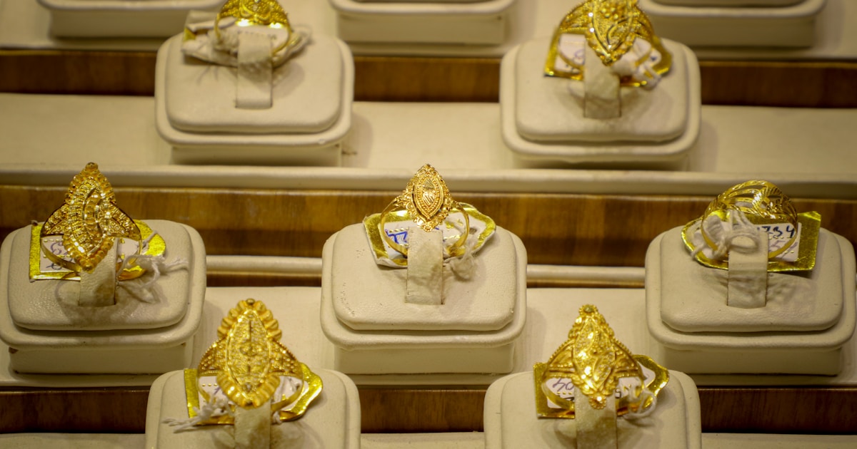 Investasi Emas vs Investasi Lain: Mana yang Lebih Menguntungkan?