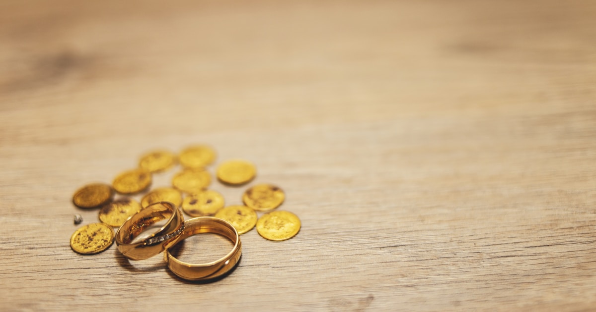 Investasi Emas vs Investasi Lain: Mana yang Lebih Menguntungkan?